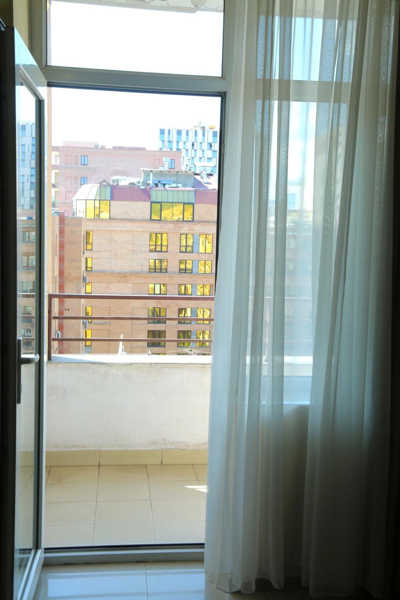 Rent Inn Yerevan On Sakharov Square エクステリア 写真