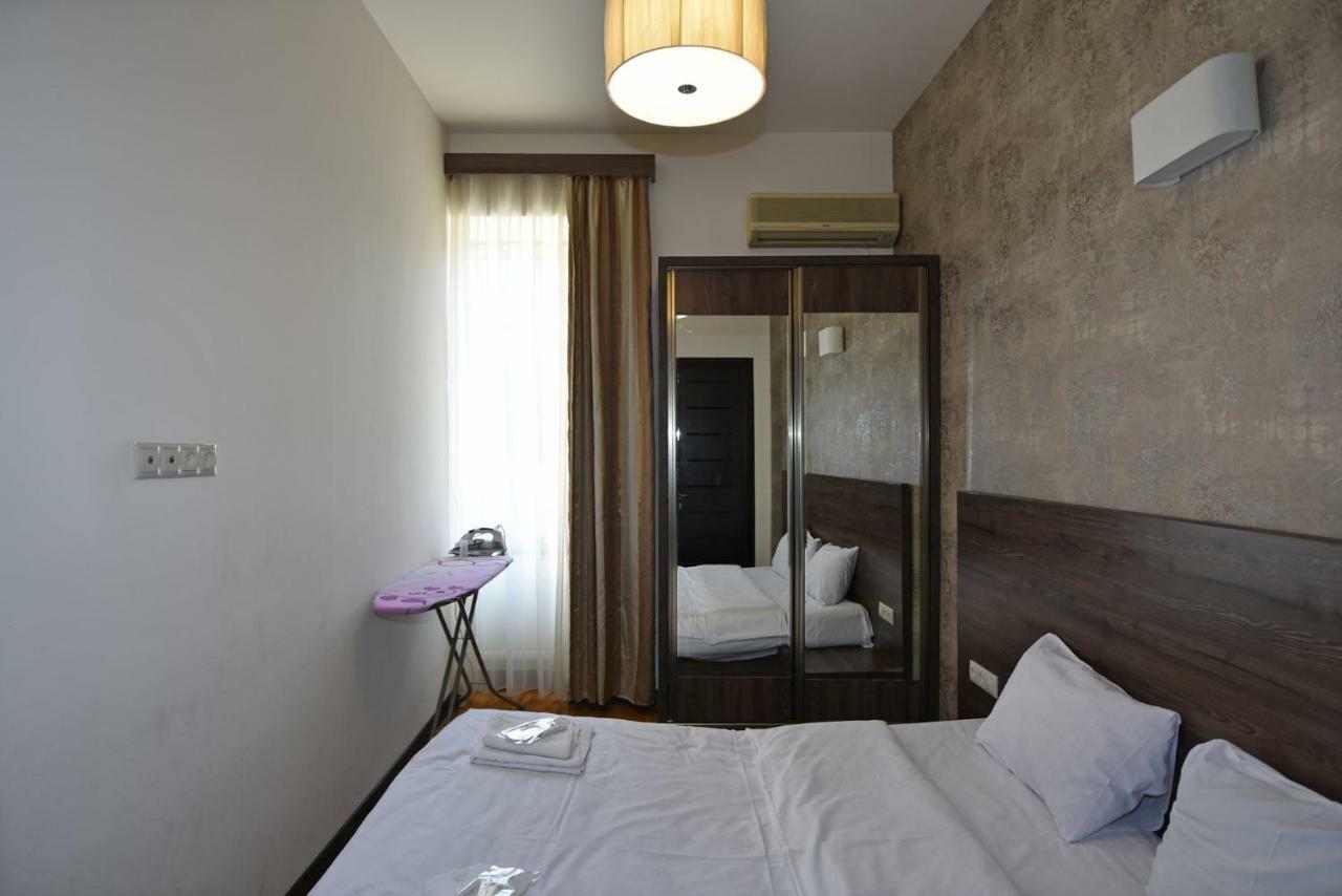 Rent Inn Yerevan On Sakharov Square エクステリア 写真