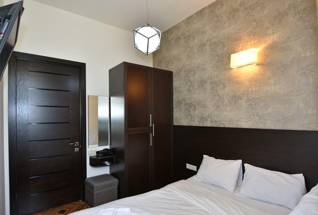 Rent Inn Yerevan On Sakharov Square エクステリア 写真