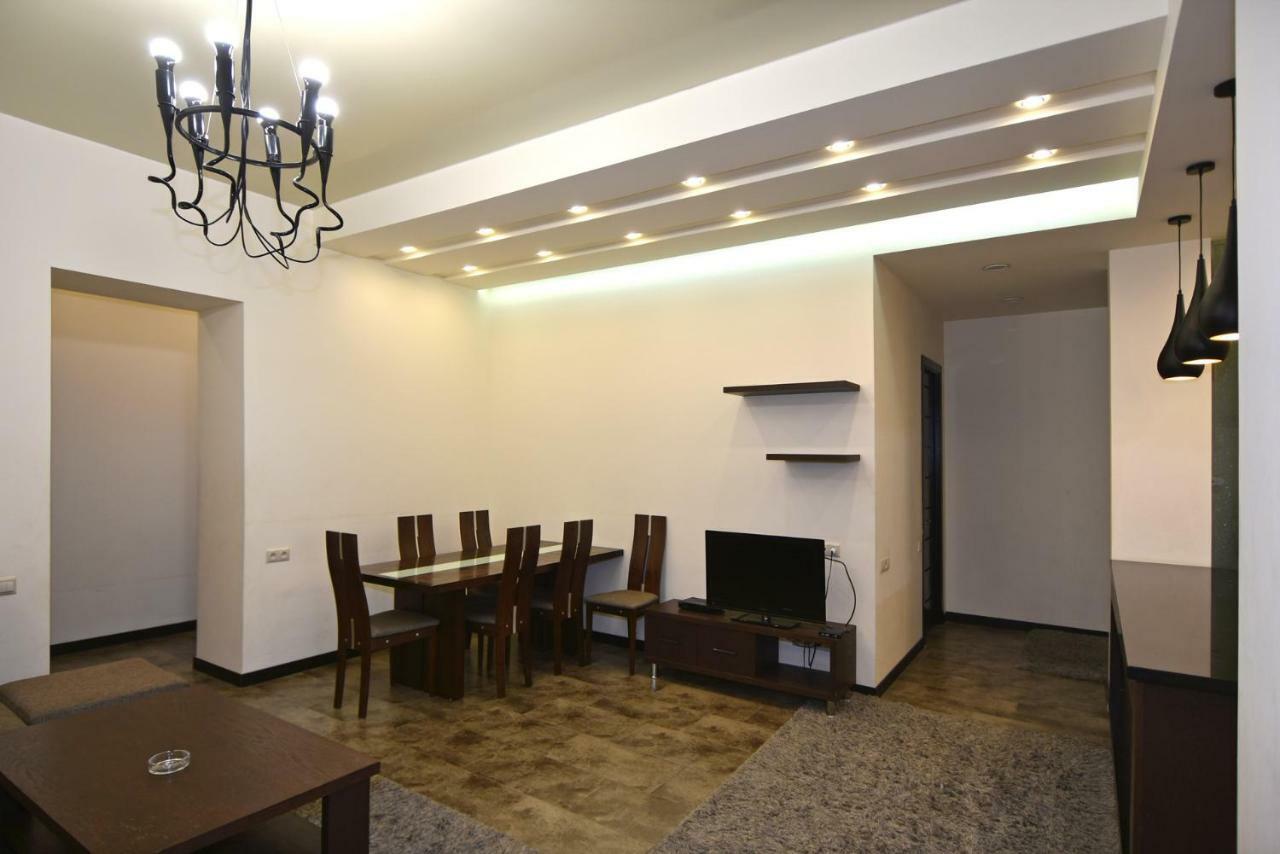 Rent Inn Yerevan On Sakharov Square エクステリア 写真
