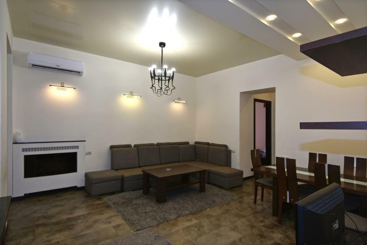 Rent Inn Yerevan On Sakharov Square エクステリア 写真