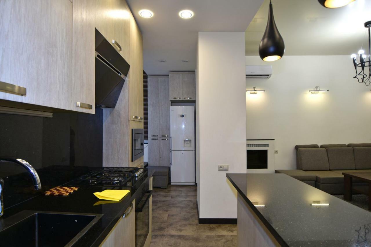 Rent Inn Yerevan On Sakharov Square エクステリア 写真
